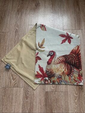 Croft & Barrow Turkey Thanksgiving table runner 13” x 36”